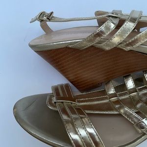 Tommy Hilfiger shoes, women’s wedges, size 7.5, metallic gold